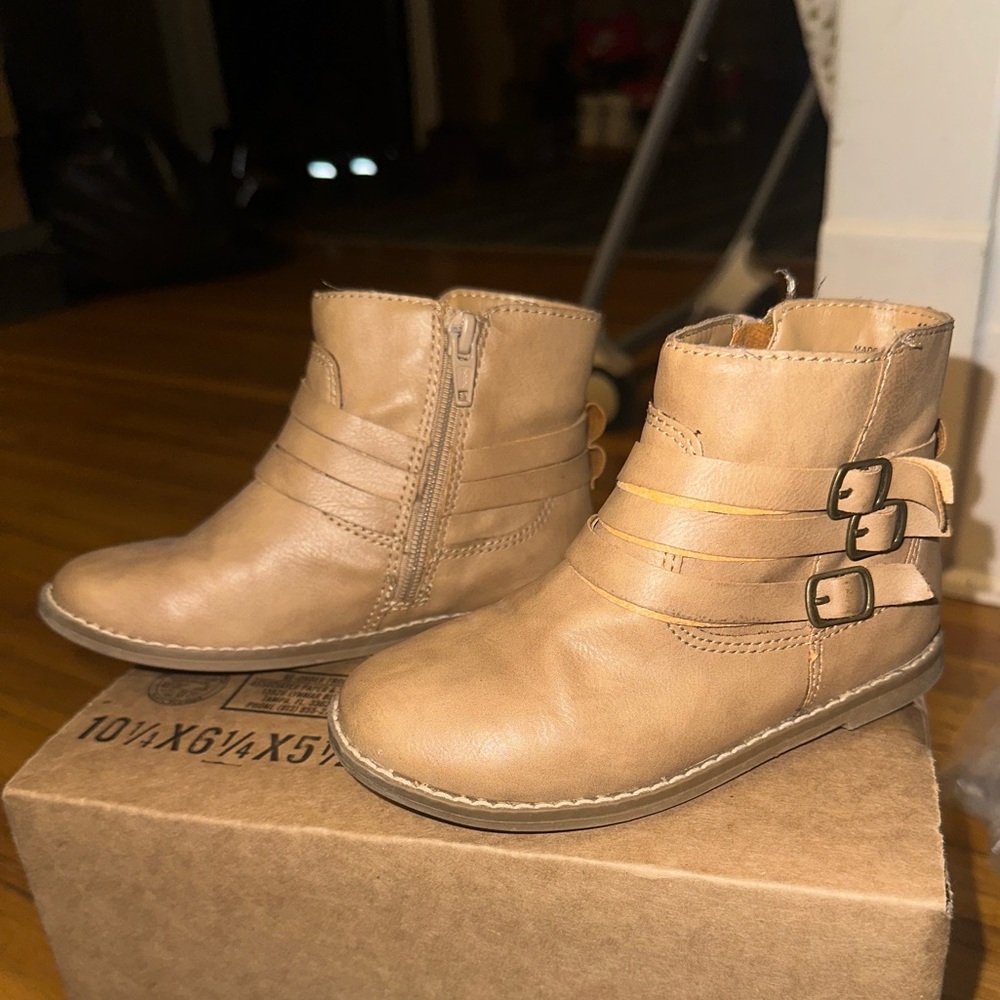 Old Navy Kids Tan Boots size 10 - Picture 2 of 7